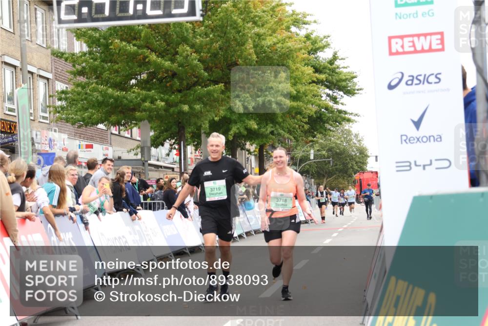 21.09.2025 - PSD Bank Halbmarathon Strokosch-Dieckow http://msf.ph/oto/8938093 21.09.2025 12:40:53 Ziel 1683, 1684, 3718, 3719 meine-sportfotos.de