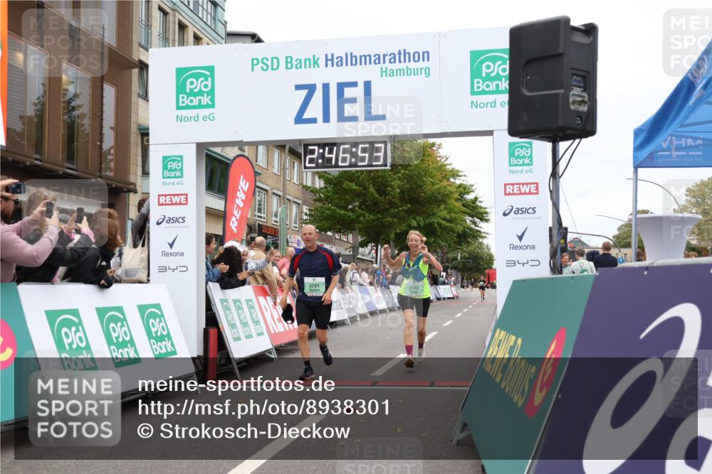 21.09.2025 - PSD Bank Halbmarathon Strokosch-Dieckow http://msf.ph/oto/8938301 21.09.2025 12:46:17 Ziel 1153, 3589, 3751 meine-sportfotos.de