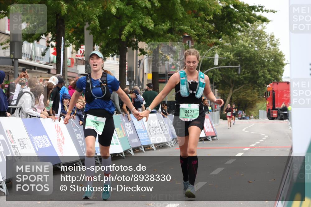 21.09.2025 - PSD Bank Halbmarathon Strokosch-Dieckow http://msf.ph/oto/8938330 21.09.2025 12:47:16 Ziel 3420, 3421 meine-sportfotos.de