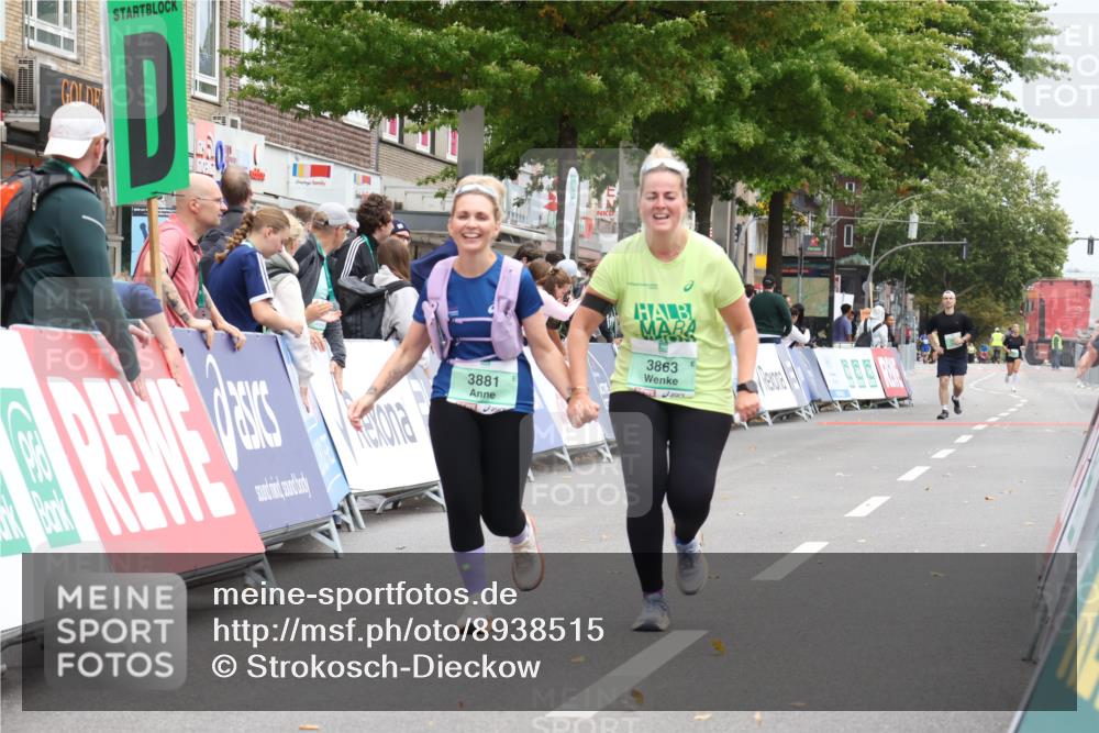 21.09.2025 - PSD Bank Halbmarathon Strokosch-Dieckow http://msf.ph/oto/8938515 21.09.2025 12:53:11 Ziel 3384, 3427, 3863, 3881 meine-sportfotos.de