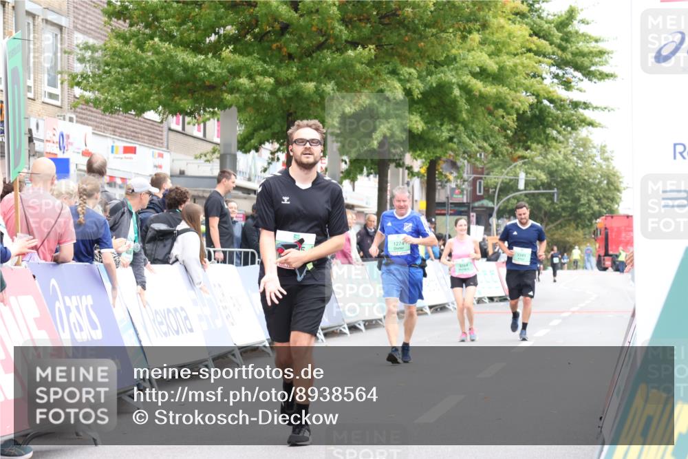 21.09.2025 - PSD Bank Halbmarathon Strokosch-Dieckow http://msf.ph/oto/8938564 21.09.2025 12:54:35 Ziel 3804, 3805 meine-sportfotos.de