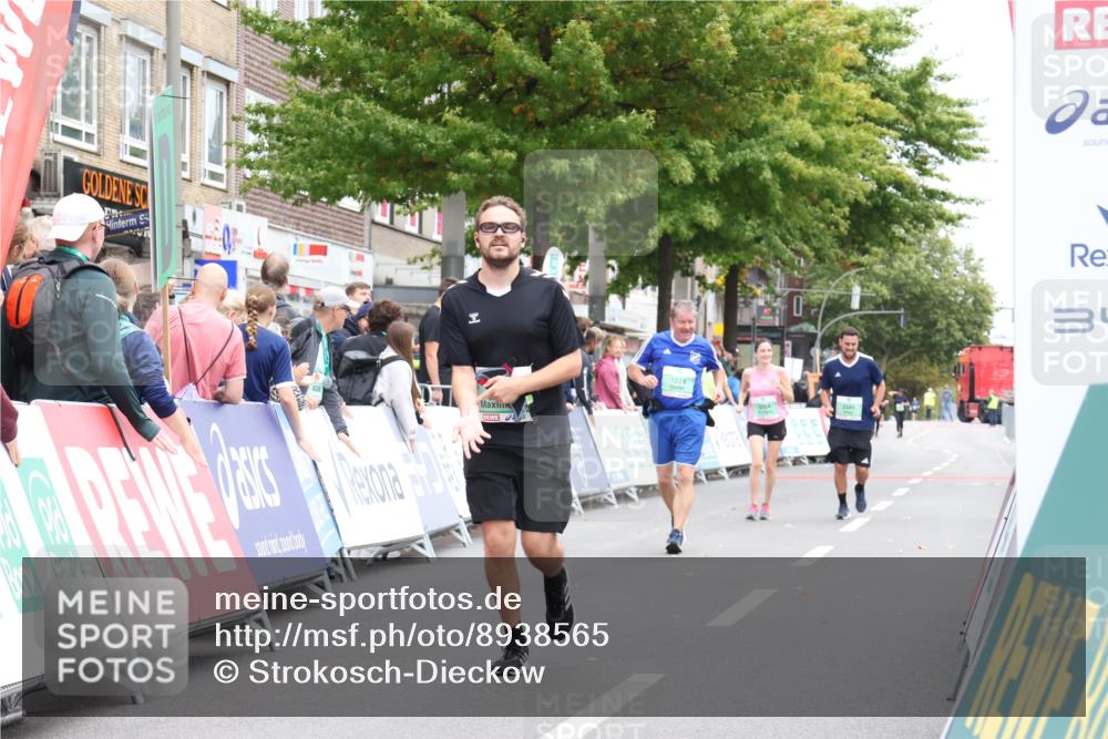 21.09.2025 - PSD Bank Halbmarathon Strokosch-Dieckow http://msf.ph/oto/8938565 21.09.2025 12:54:35 Ziel 3804, 3805 meine-sportfotos.de