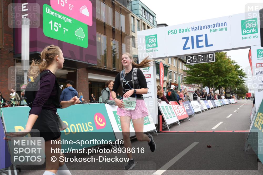 21.09.2025 - PSD Bank Halbmarathon Strokosch-Dieckow http://msf.ph/oto/8938616 21.09.2025 12:56:42 Ziel 3833, 3855 meine-sportfotos.de