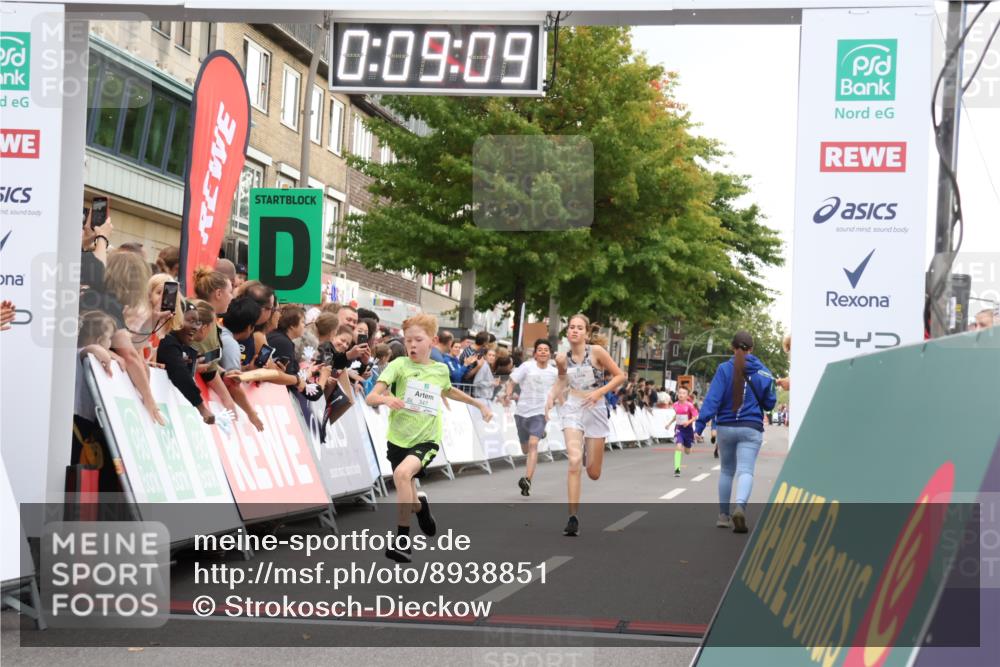 21.09.2025 - PSD Bank Halbmarathon Strokosch-Dieckow http://msf.ph/oto/8938851 21.09.2025 10:26:40 Ziel 111, 347, 348 meine-sportfotos.de