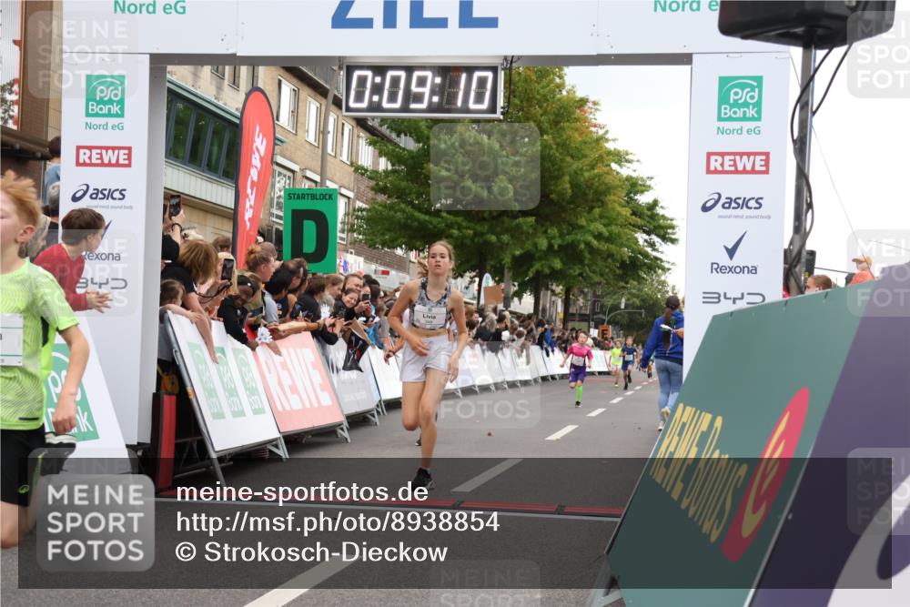 21.09.2025 - PSD Bank Halbmarathon Strokosch-Dieckow http://msf.ph/oto/8938854 21.09.2025 10:26:41 Ziel 111, 347, 348 meine-sportfotos.de
