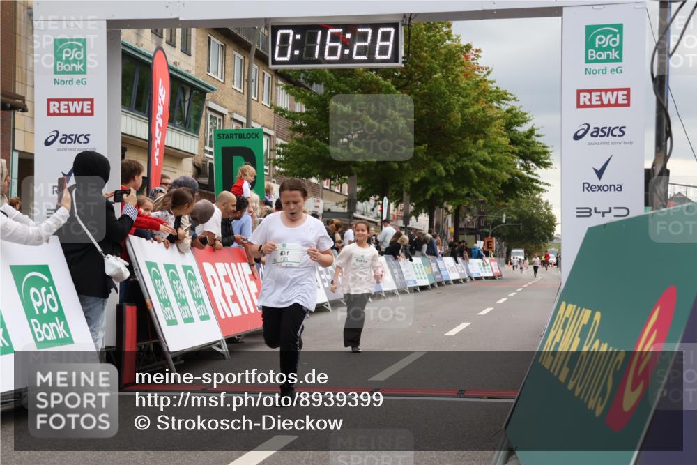 21.09.2025 - PSD Bank Halbmarathon Strokosch-Dieckow http://msf.ph/oto/8939399 21.09.2025 10:33:59 Ziel 185, 186, 308 meine-sportfotos.de
