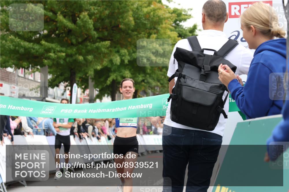 21.09.2025 - PSD Bank Halbmarathon Strokosch-Dieckow http://msf.ph/oto/8939521 21.09.2025 11:16:15 Ziel 1445, 1446 meine-sportfotos.de