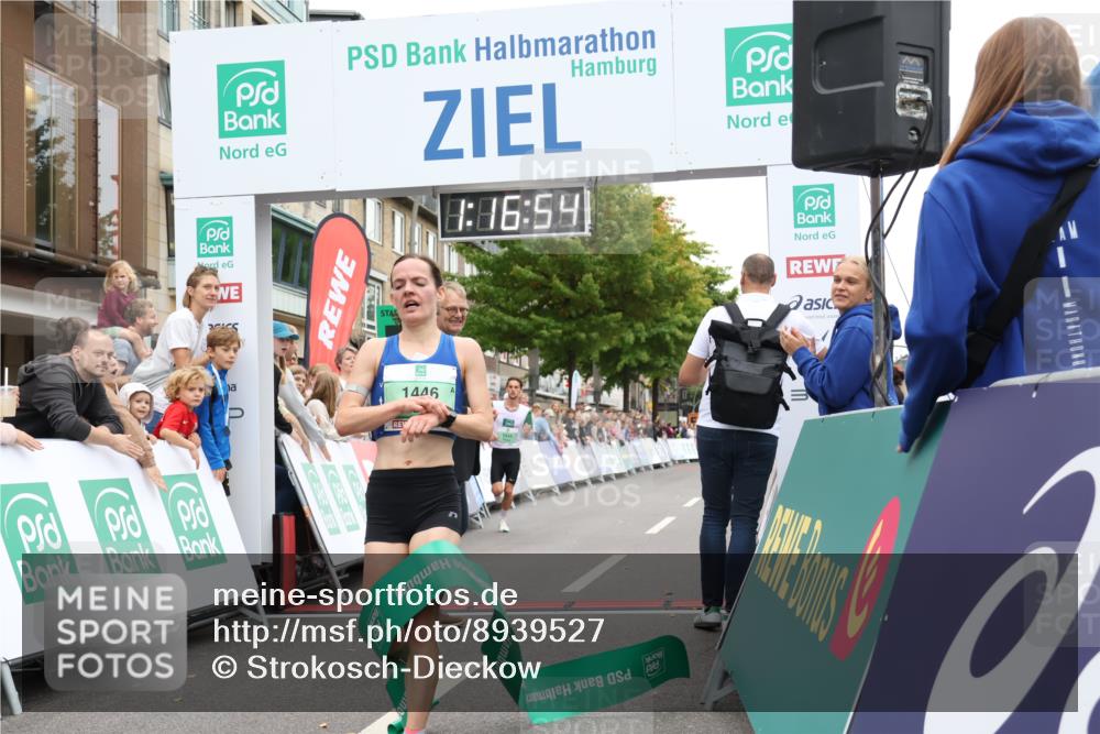 21.09.2025 - PSD Bank Halbmarathon Strokosch-Dieckow http://msf.ph/oto/8939527 21.09.2025 11:16:17 Ziel 1445, 1446 meine-sportfotos.de