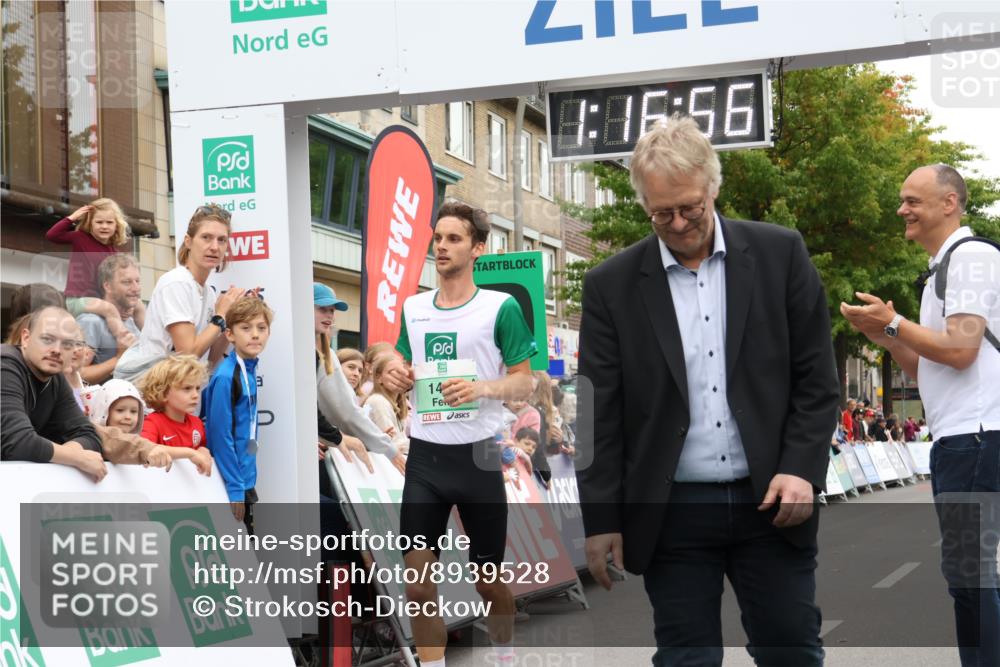21.09.2025 - PSD Bank Halbmarathon Strokosch-Dieckow http://msf.ph/oto/8939528 21.09.2025 11:16:19 Ziel 1445, 1446 meine-sportfotos.de