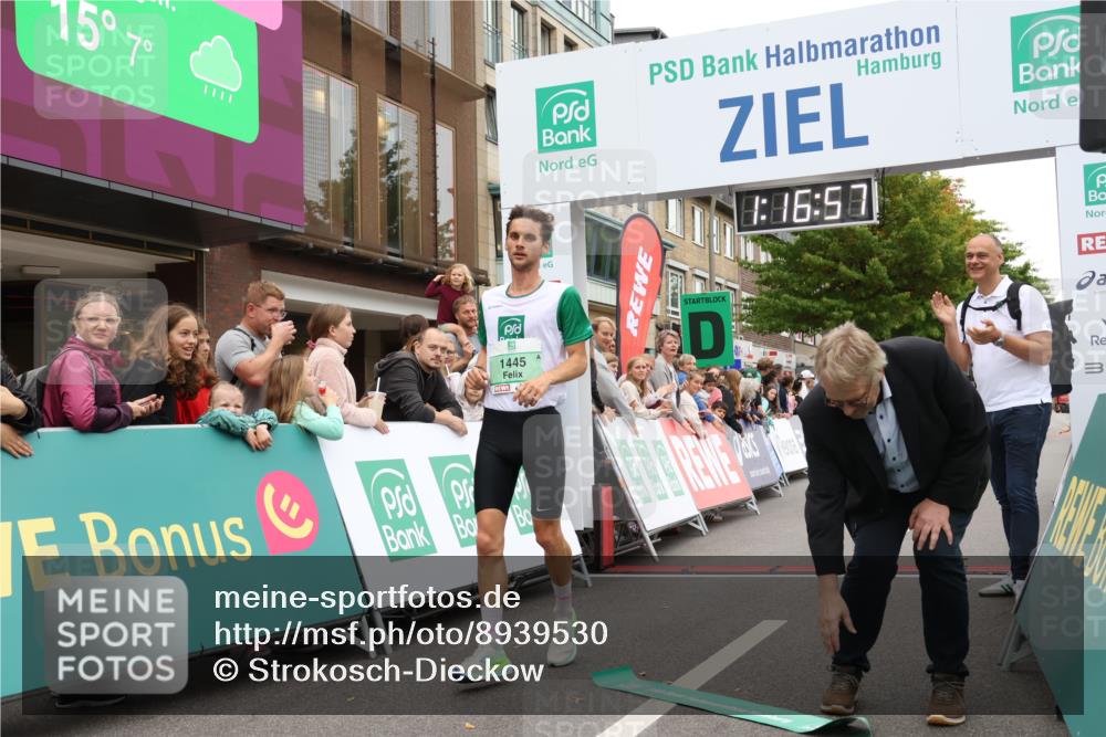 21.09.2025 - PSD Bank Halbmarathon Strokosch-Dieckow http://msf.ph/oto/8939530 21.09.2025 11:16:20 Ziel 1445, 1446 meine-sportfotos.de