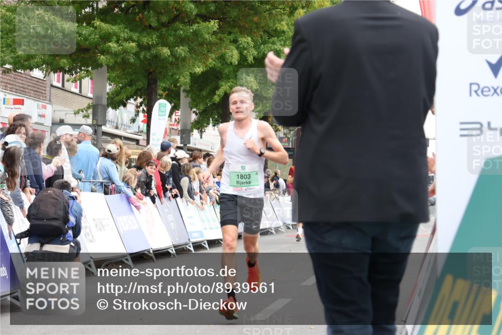 21.09.2025 - PSD Bank Halbmarathon Strokosch-Dieckow http://msf.ph/oto/8939561 21.09.2025 11:17:59 Ziel 1803 meine-sportfotos.de