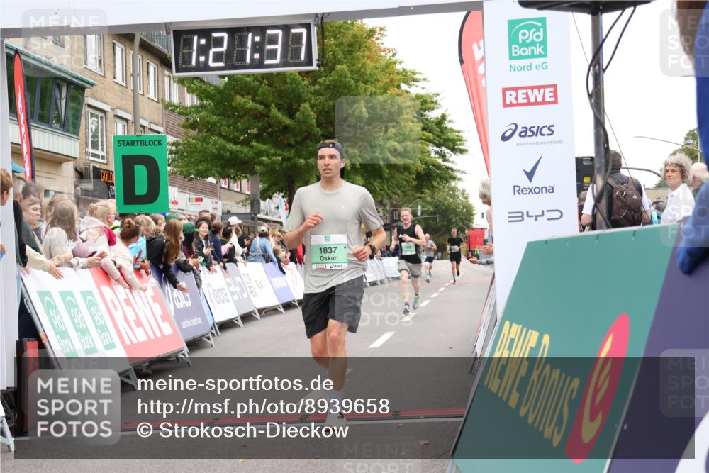 21.09.2025 - PSD Bank Halbmarathon Strokosch-Dieckow http://msf.ph/oto/8939658 21.09.2025 11:21:00 Ziel 1440, 1835, 1837 meine-sportfotos.de