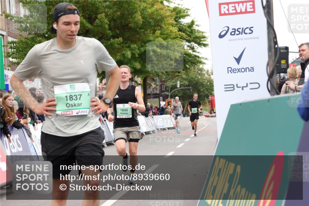 21.09.2025 - PSD Bank Halbmarathon Strokosch-Dieckow http://msf.ph/oto/8939660 21.09.2025 11:21:02 Ziel 1440, 1835, 1837 meine-sportfotos.de