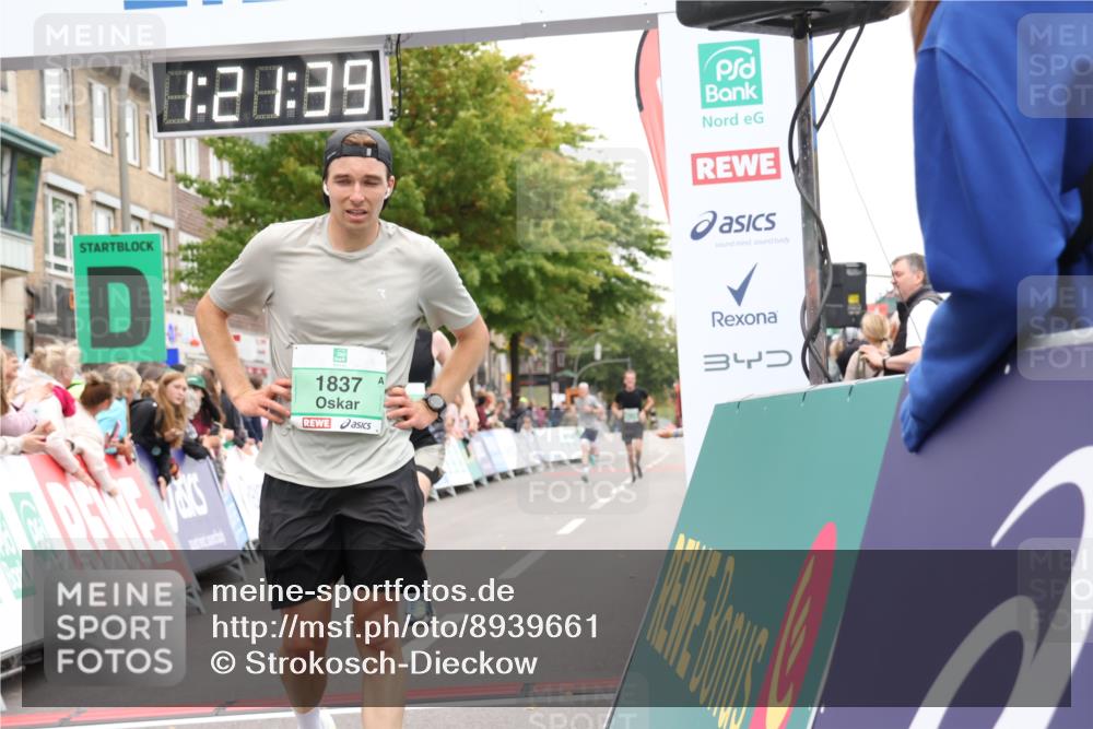 21.09.2025 - PSD Bank Halbmarathon Strokosch-Dieckow http://msf.ph/oto/8939661 21.09.2025 11:21:02 Ziel 1440, 1835, 1837 meine-sportfotos.de