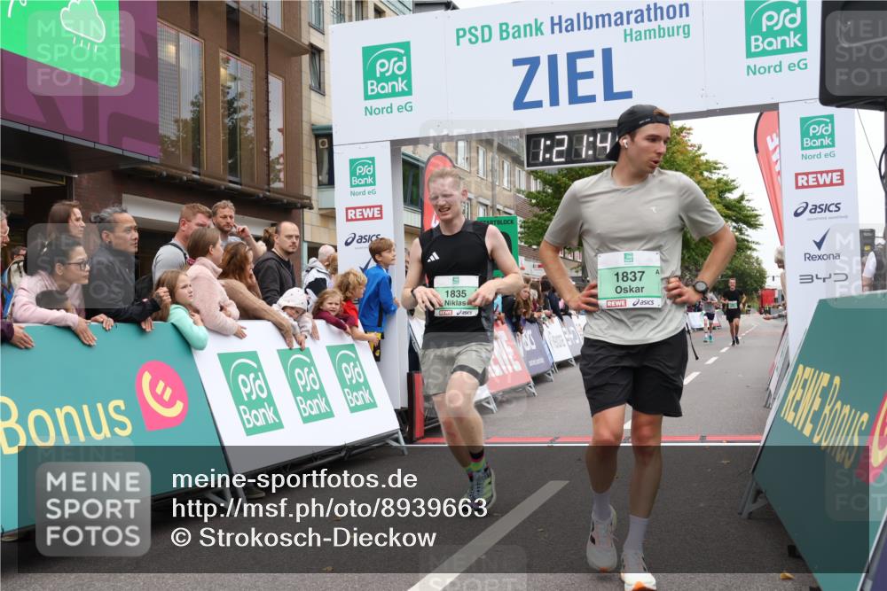 21.09.2025 - PSD Bank Halbmarathon Strokosch-Dieckow http://msf.ph/oto/8939663 21.09.2025 11:21:04 Ziel 1835, 1837 meine-sportfotos.de