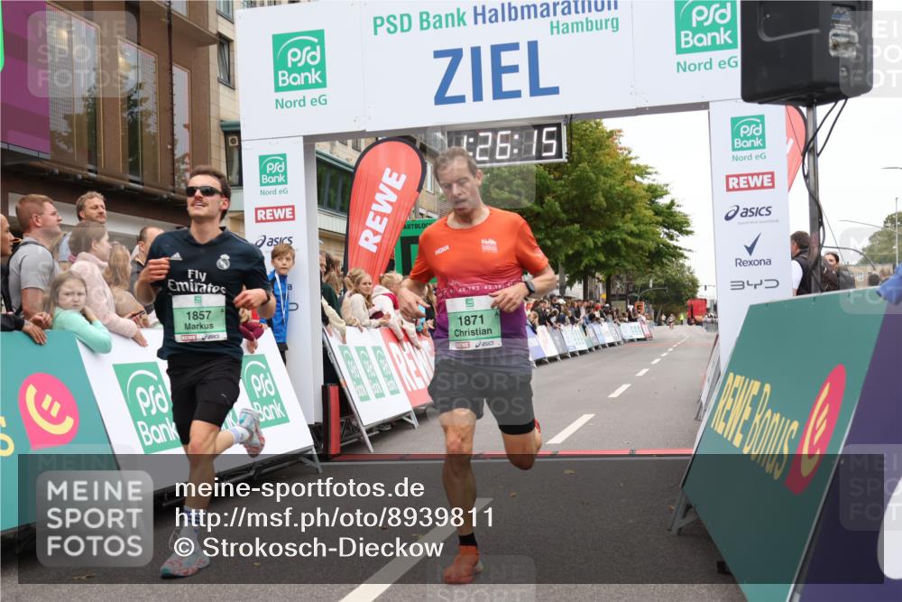 21.09.2025 - PSD Bank Halbmarathon Strokosch-Dieckow http://msf.ph/oto/8939811 21.09.2025 11:25:38 Ziel 1608, 1627, 1857, 1871 meine-sportfotos.de