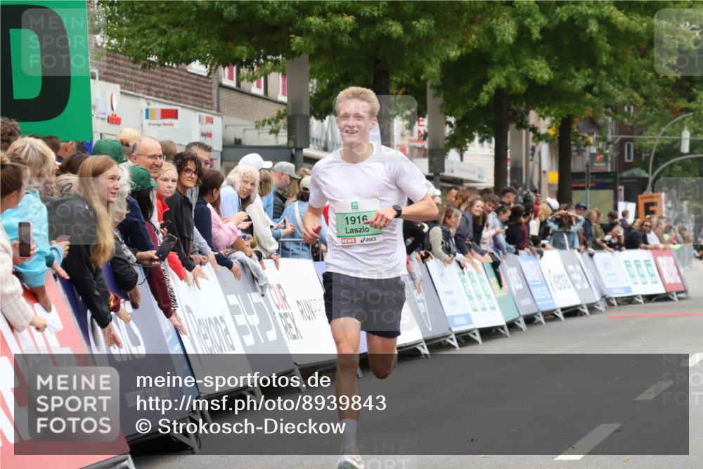 21.09.2025 - PSD Bank Halbmarathon Strokosch-Dieckow http://msf.ph/oto/8939843 21.09.2025 11:26:27 Ziel 1916, 4066 meine-sportfotos.de