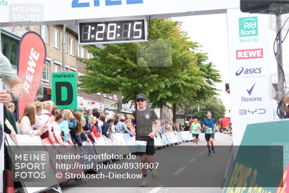 21.09.2025 - PSD Bank Halbmarathon Strokosch-Dieckow http://msf.ph/oto/8939907 21.09.2025 11:27:38 Ziel 1781, 1782, 1831, 1874, 1949, 1953, 4019 meine-sportfotos.de