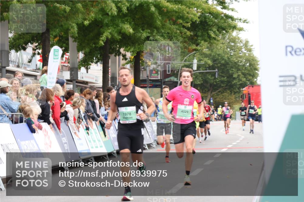 21.09.2025 - PSD Bank Halbmarathon Strokosch-Dieckow http://msf.ph/oto/8939975 21.09.2025 11:28:46 Ziel 1875, 1937, 1978, 4029 meine-sportfotos.de