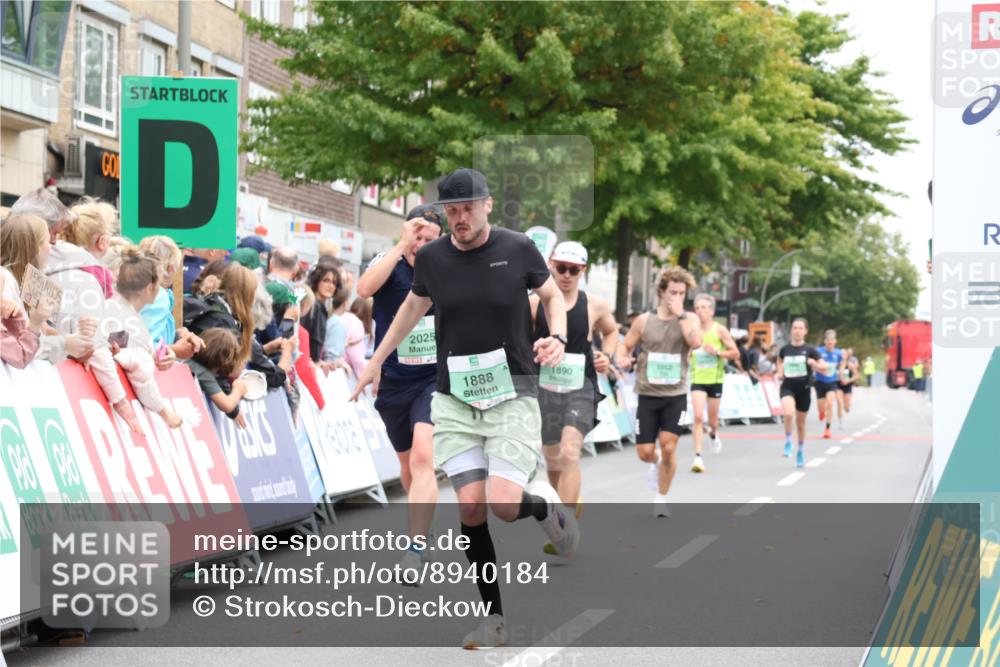 21.09.2025 - PSD Bank Halbmarathon Strokosch-Dieckow http://msf.ph/oto/8940184 21.09.2025 11:31:55 Ziel 1052, 1174, 1888, 1890, 1972, 1991, 2025, 2044 meine-sportfotos.de