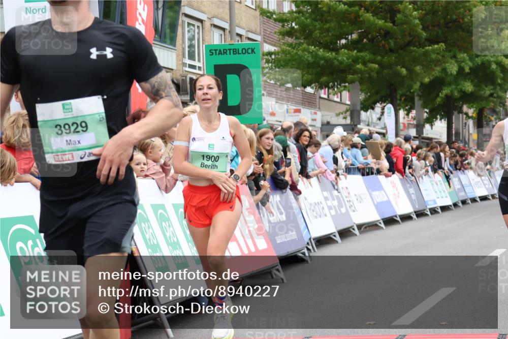 21.09.2025 - PSD Bank Halbmarathon Strokosch-Dieckow http://msf.ph/oto/8940227 21.09.2025 11:32:36 Ziel 1876, 1900, 2028, 3929 meine-sportfotos.de