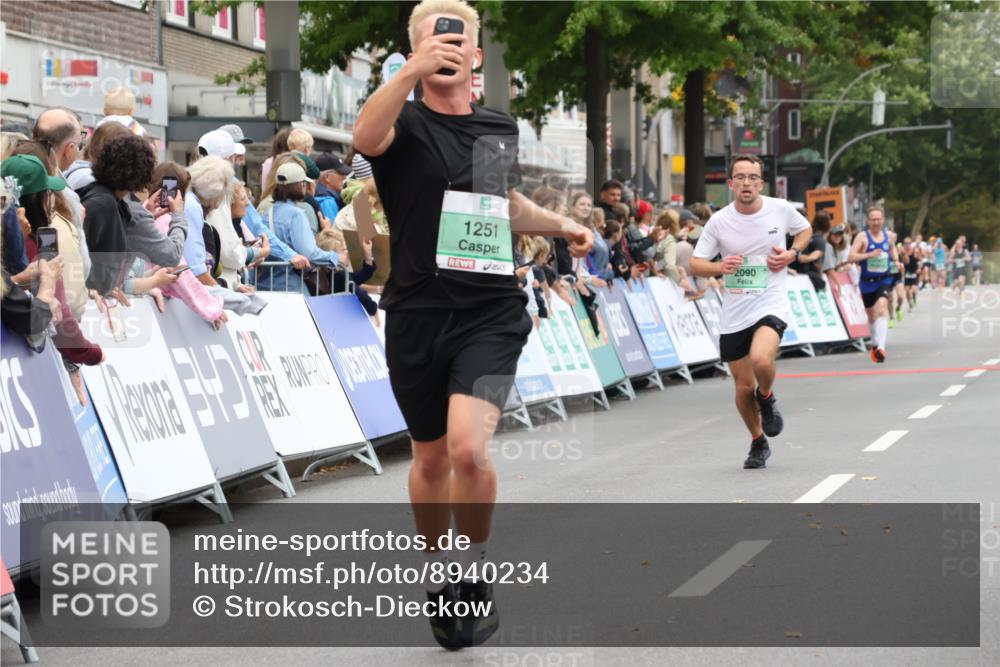 21.09.2025 - PSD Bank Halbmarathon Strokosch-Dieckow http://msf.ph/oto/8940234 21.09.2025 11:32:41 Ziel 1251, 1876, 1900, 2028, 2090, 3929 meine-sportfotos.de