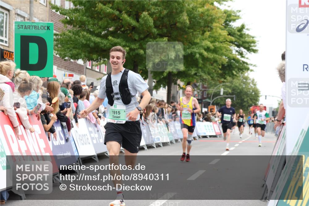 21.09.2025 - PSD Bank Halbmarathon Strokosch-Dieckow http://msf.ph/oto/8940311 21.09.2025 11:33:43 Ziel 1915, 1936, 1990 meine-sportfotos.de