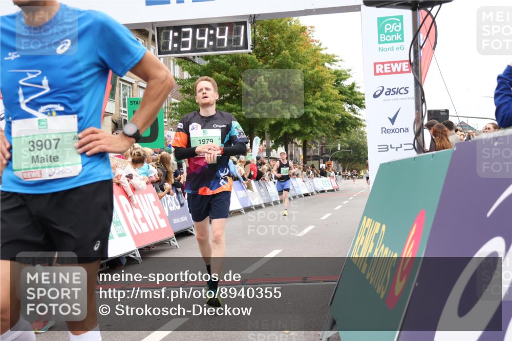 21.09.2025 - PSD Bank Halbmarathon Strokosch-Dieckow http://msf.ph/oto/8940355 21.09.2025 11:34:04 Ziel 1946, 1979, 2018, 2082, 3907 meine-sportfotos.de