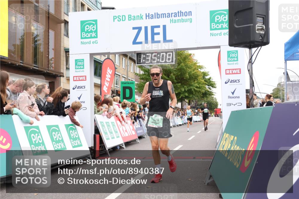 21.09.2025 - PSD Bank Halbmarathon Strokosch-Dieckow http://msf.ph/oto/8940387 21.09.2025 11:34:31 Ziel 1628, 1996, 2008 meine-sportfotos.de