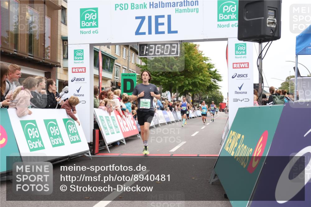 21.09.2025 - PSD Bank Halbmarathon Strokosch-Dieckow http://msf.ph/oto/8940481 21.09.2025 11:35:26 Ziel 1980, 1988, 2034 meine-sportfotos.de