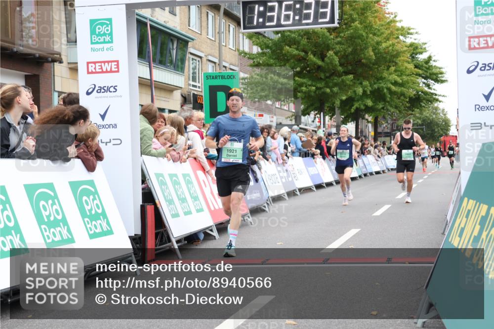 21.09.2025 - PSD Bank Halbmarathon Strokosch-Dieckow http://msf.ph/oto/8940566 21.09.2025 11:35:56 Ziel 1330, 1921, 1922, 1973, 1976, 2110 meine-sportfotos.de
