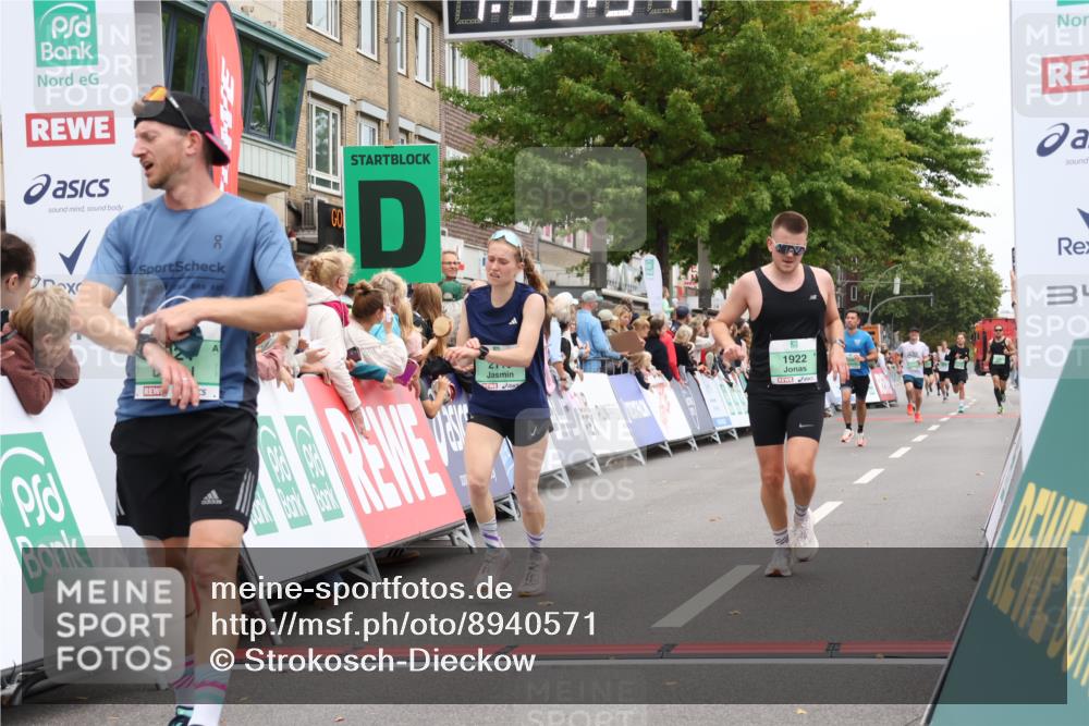 21.09.2025 - PSD Bank Halbmarathon Strokosch-Dieckow http://msf.ph/oto/8940571 21.09.2025 11:35:58 Ziel 1921, 1922, 1973, 1976, 2110 meine-sportfotos.de