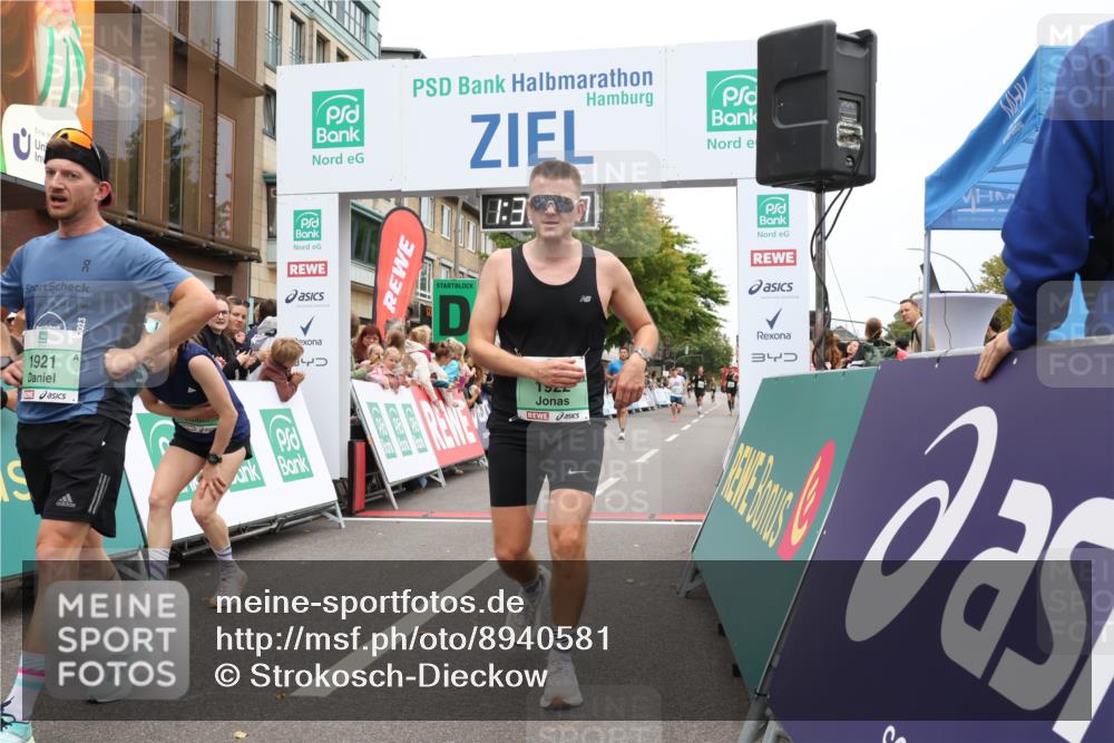 21.09.2025 - PSD Bank Halbmarathon Strokosch-Dieckow http://msf.ph/oto/8940581 21.09.2025 11:36:00 Ziel 1426, 1921, 1922, 1973, 2110 meine-sportfotos.de