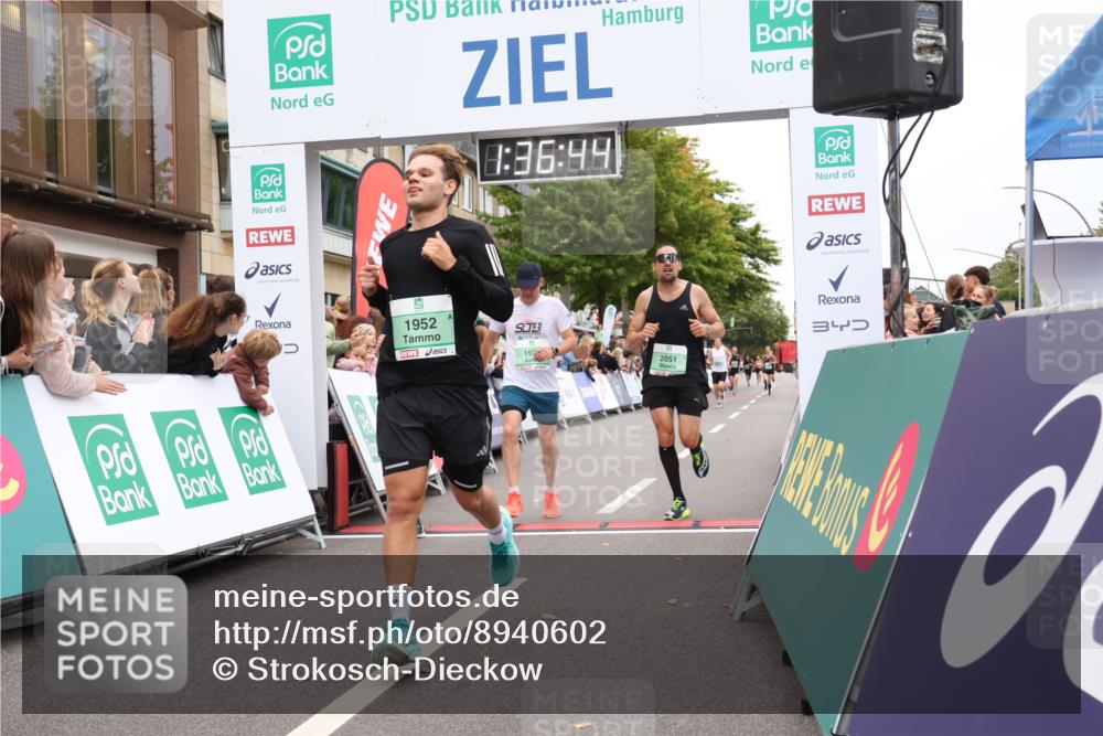 21.09.2025 - PSD Bank Halbmarathon Strokosch-Dieckow http://msf.ph/oto/8940602 21.09.2025 11:36:08 Ziel 1426, 1952, 1971, 2033, 2051 meine-sportfotos.de