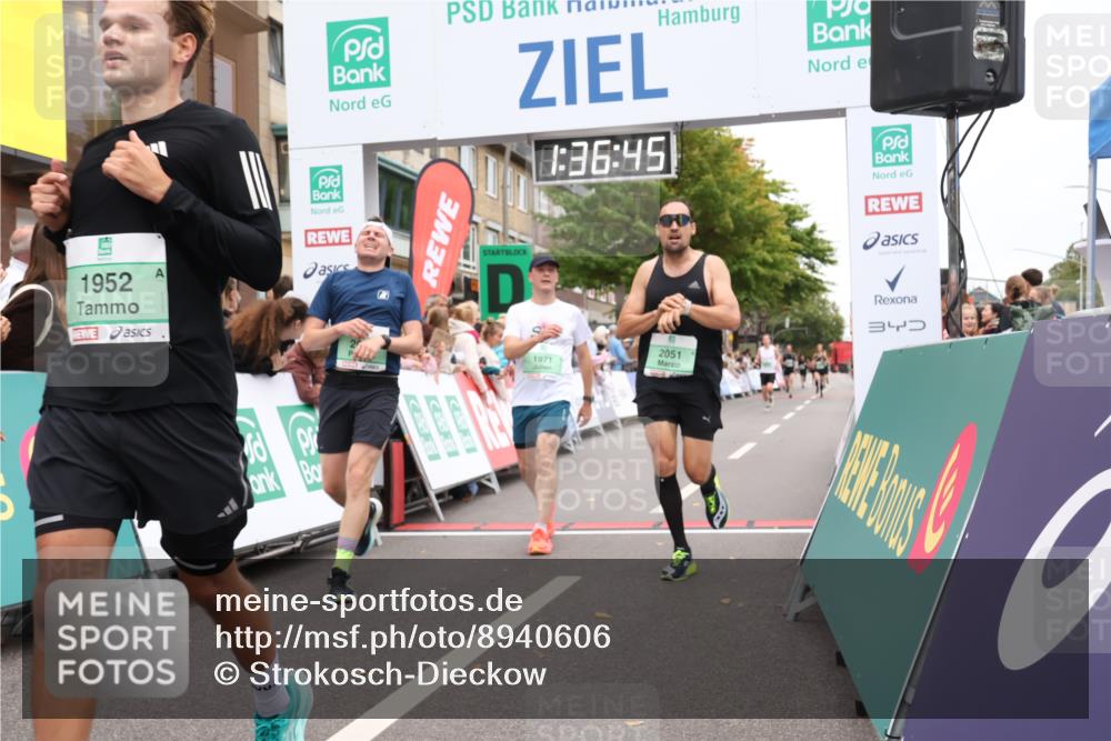 21.09.2025 - PSD Bank Halbmarathon Strokosch-Dieckow http://msf.ph/oto/8940606 21.09.2025 11:36:08 Ziel 1426, 1952, 1971, 2033, 2051 meine-sportfotos.de