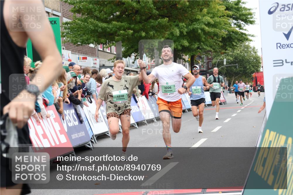 21.09.2025 - PSD Bank Halbmarathon Strokosch-Dieckow http://msf.ph/oto/8940769 21.09.2025 11:37:39 Ziel 1216, 2017, 2132, 2226 meine-sportfotos.de