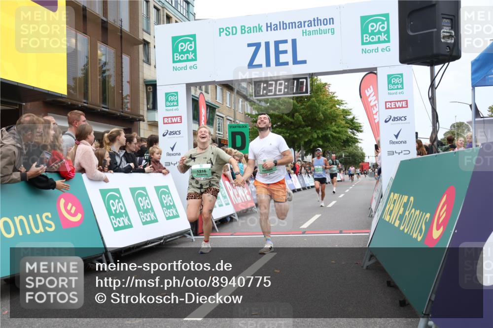 21.09.2025 - PSD Bank Halbmarathon Strokosch-Dieckow http://msf.ph/oto/8940775 21.09.2025 11:37:41 Ziel 1216, 2017, 2132, 2226, 3999 meine-sportfotos.de