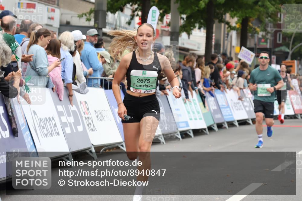 21.09.2025 - PSD Bank Halbmarathon Strokosch-Dieckow http://msf.ph/oto/8940847 21.09.2025 11:38:25 Ziel 1892, 1904, 2675 meine-sportfotos.de
