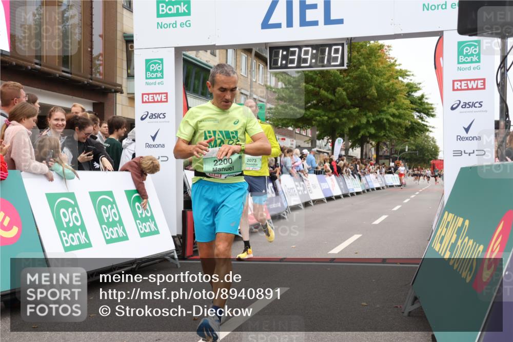 21.09.2025 - PSD Bank Halbmarathon Strokosch-Dieckow http://msf.ph/oto/8940891 21.09.2025 11:38:42 Ziel 1951, 1984, 2037, 2073, 2077, 2099, 2200 meine-sportfotos.de
