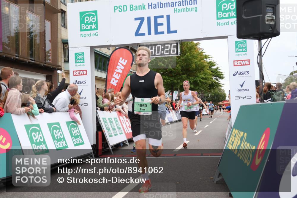 21.09.2025 - PSD Bank Halbmarathon Strokosch-Dieckow http://msf.ph/oto/8941062 21.09.2025 11:39:49 Ziel 1469, 1483, 1784, 1960, 1970, 2059, 2069, 2333, 2336, 2579, 2897, 3909 meine-sportfotos.de