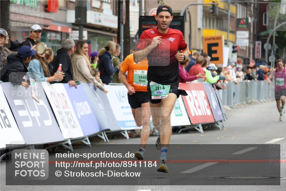 21.09.2025 - PSD Bank Halbmarathon Strokosch-Dieckow http://msf.ph/oto/8941184 21.09.2025 11:24:29 Ziel 1845, 3913, 3914 meine-sportfotos.de