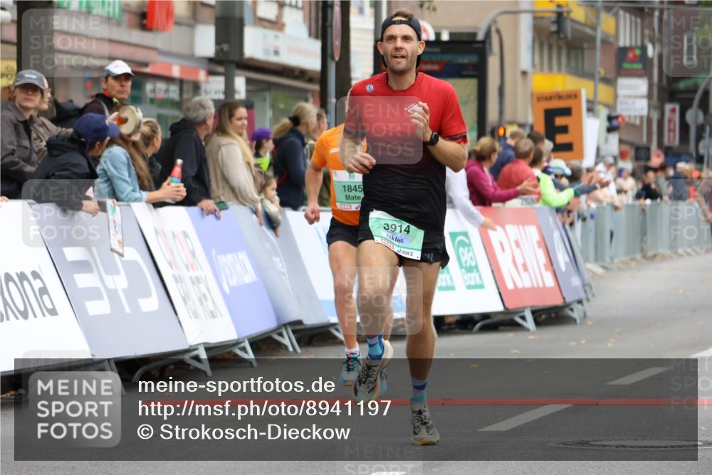 21.09.2025 - PSD Bank Halbmarathon Strokosch-Dieckow http://msf.ph/oto/8941197 21.09.2025 11:24:29 Ziel 1845, 3913, 3914 meine-sportfotos.de