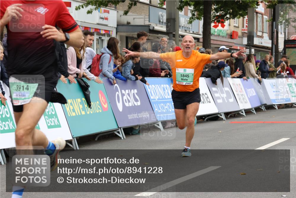 21.09.2025 - PSD Bank Halbmarathon Strokosch-Dieckow http://msf.ph/oto/8941228 21.09.2025 11:24:31 Ziel 1845, 1989, 3913, 3914 meine-sportfotos.de
