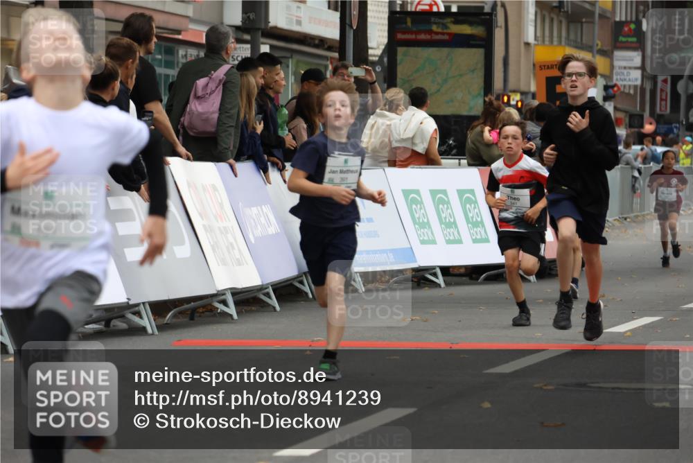 21.09.2025 - PSD Bank Halbmarathon Strokosch-Dieckow http://msf.ph/oto/8941239 21.09.2025 10:27:28 Ziel 101, 128, 247, 249, 292, 341, 342, 391 meine-sportfotos.de