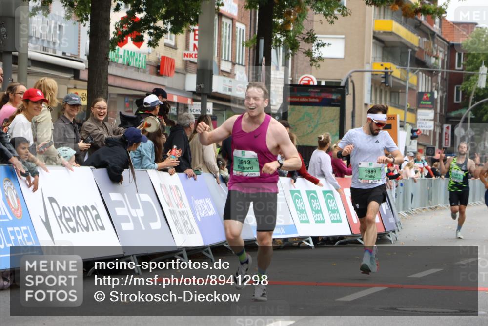 21.09.2025 - PSD Bank Halbmarathon Strokosch-Dieckow http://msf.ph/oto/8941298 21.09.2025 11:24:36 Ziel 1178, 1310, 1471, 1845, 1989, 3913, 3914 meine-sportfotos.de