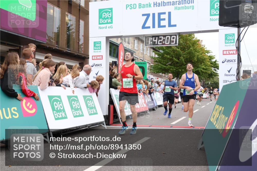 21.09.2025 - PSD Bank Halbmarathon Strokosch-Dieckow http://msf.ph/oto/8941350 21.09.2025 11:41:32 Ziel 1349, 1435, 1775, 1776, 1786, 1886, 2083, 2116, 2443, 3911, 4026 meine-sportfotos.de
