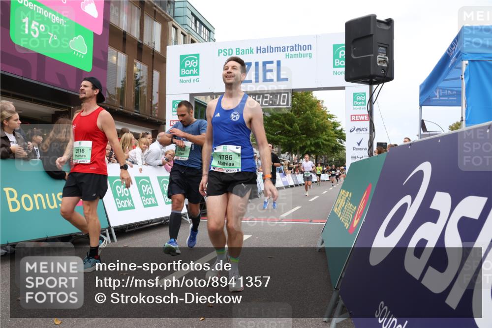 21.09.2025 - PSD Bank Halbmarathon Strokosch-Dieckow http://msf.ph/oto/8941357 21.09.2025 11:41:34 Ziel 1349, 1435, 1775, 1776, 1786, 1886, 2083, 2116, 2443 meine-sportfotos.de