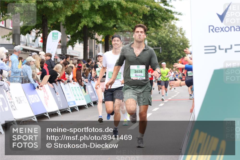 21.09.2025 - PSD Bank Halbmarathon Strokosch-Dieckow http://msf.ph/oto/8941469 21.09.2025 11:42:27 Ziel 1363, 1899, 2224, 2278, 2380, 3928, 4048 meine-sportfotos.de