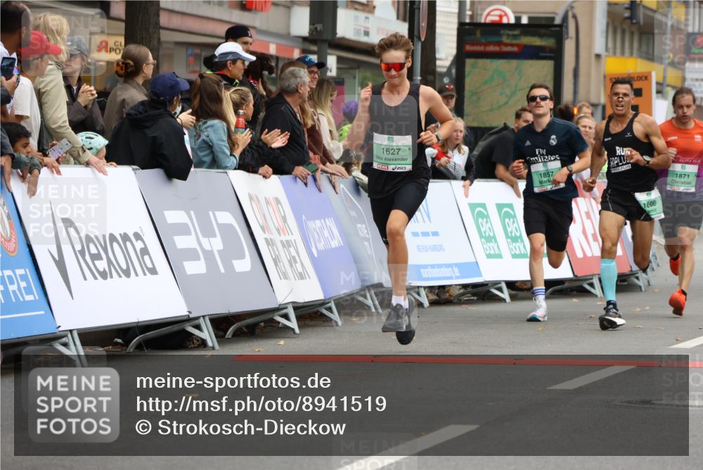 21.09.2025 - PSD Bank Halbmarathon Strokosch-Dieckow http://msf.ph/oto/8941519 21.09.2025 11:25:27 Ziel 1608, 1627, 1857, 1871 meine-sportfotos.de