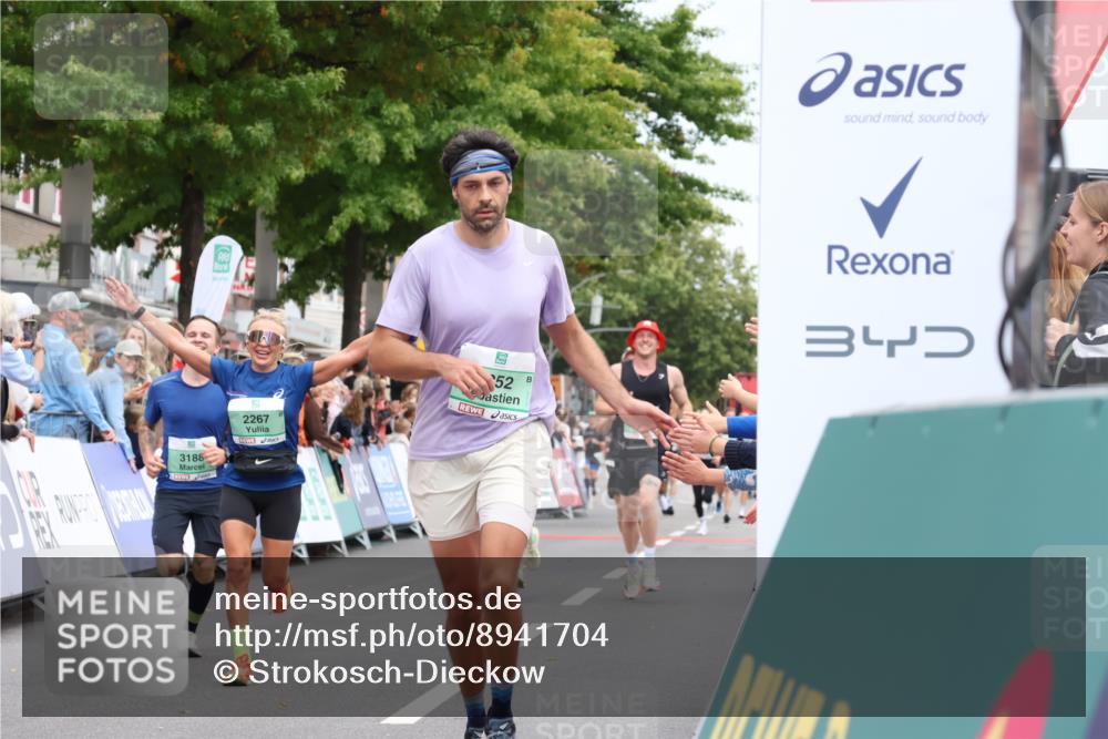 21.09.2025 - PSD Bank Halbmarathon Strokosch-Dieckow http://msf.ph/oto/8941704 21.09.2025 11:43:36 Ziel 1592, 1593, 1804, 2208, 2252, 2267, 3188, 3920 meine-sportfotos.de
